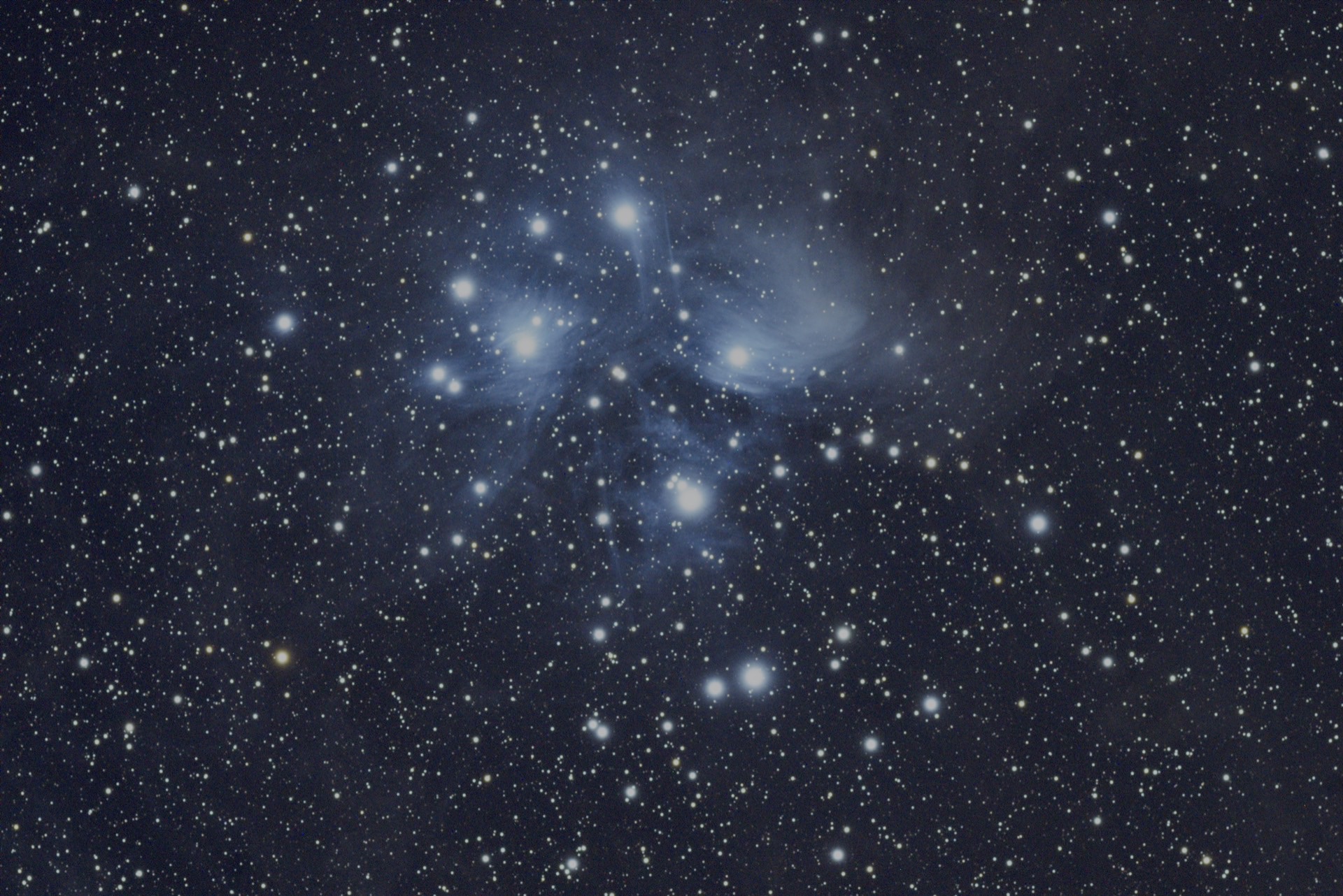 Another processing of the Pleiades, the blue nebulosity standing clearer of the stars.
